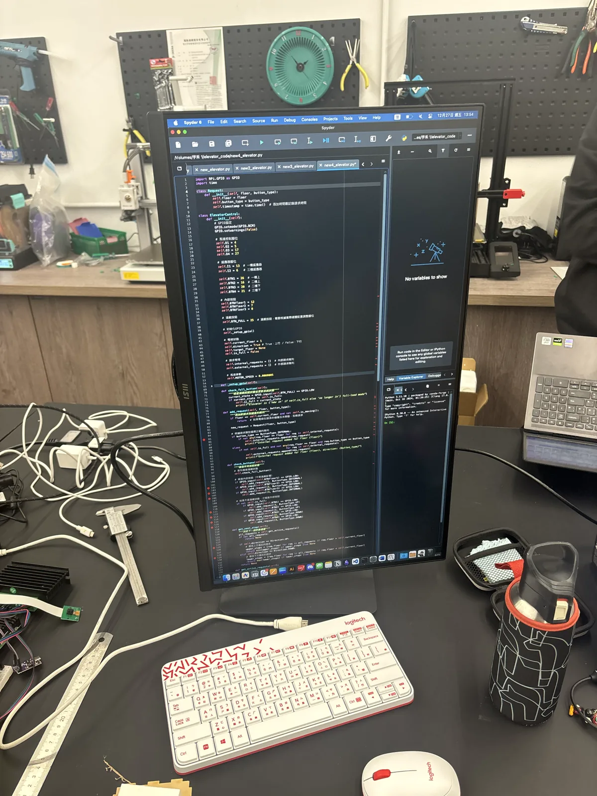 我寫的智能電梯模擬系統，現場就是靠它來展示運作邏輯