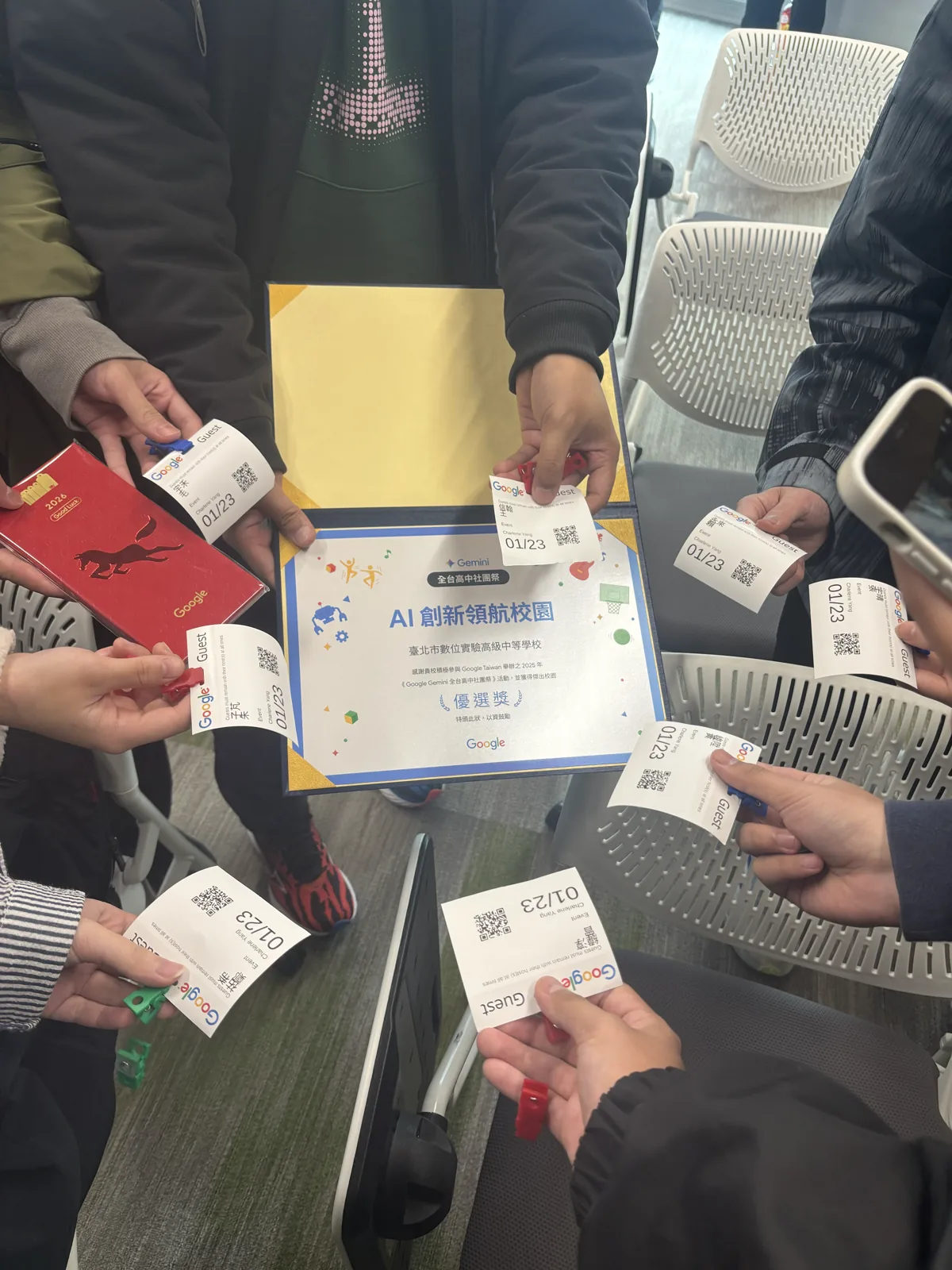Gemini 全台高中社團祭 AI 創新領航校園獎與自製周邊