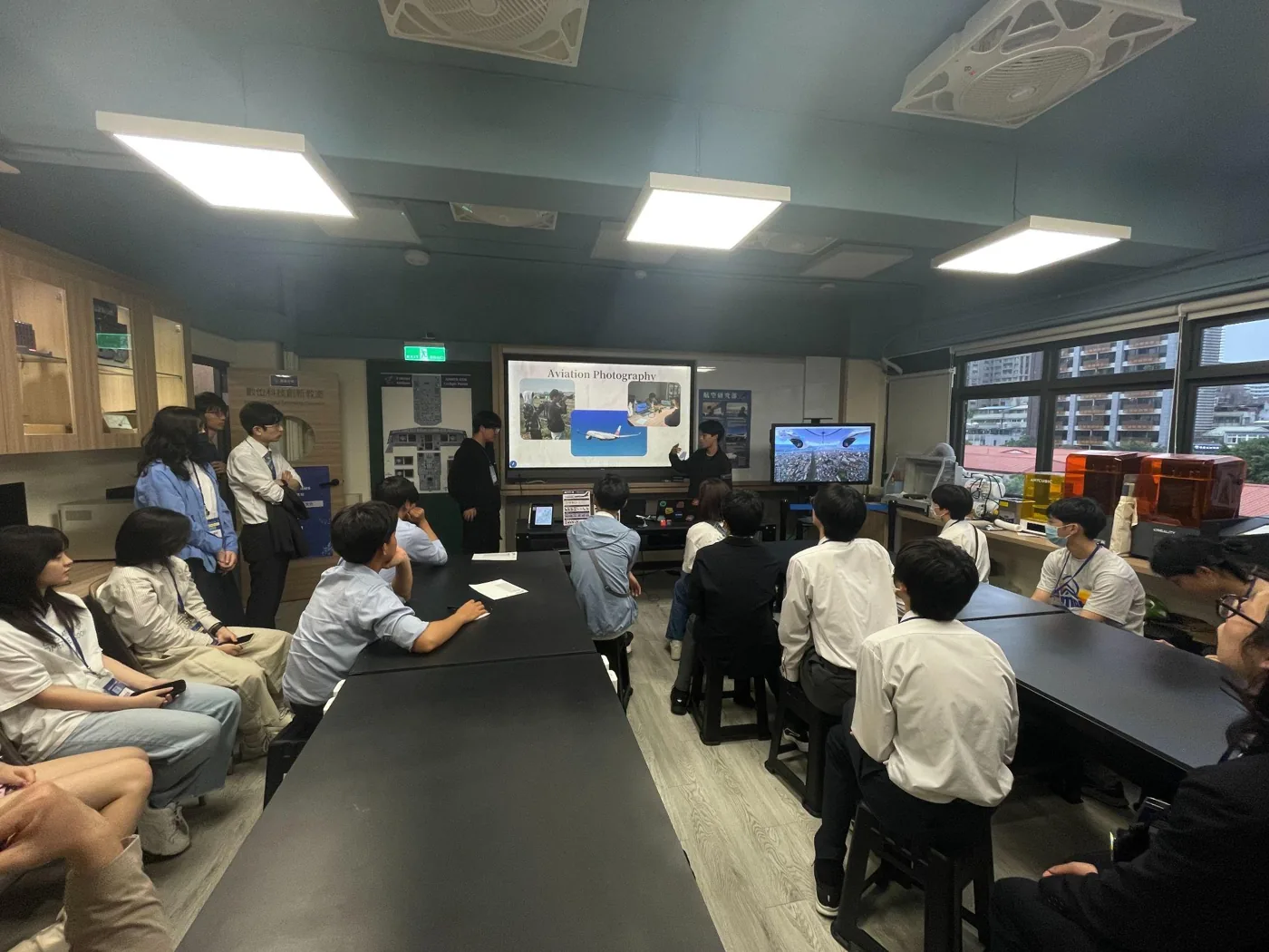 日本學生聆聽社團簡報