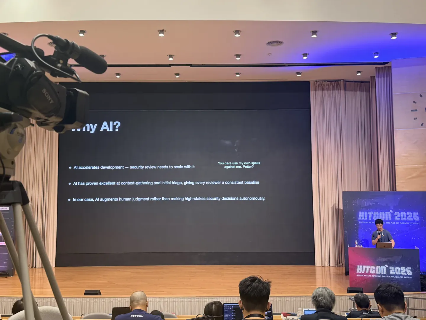 說明 AI 在該情境中用於輔助人類判斷，而非自行進行高風險決策